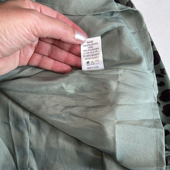 Main Strip Women's Green Black Leopard Long Sleeve Dress Ruffled Size Medium - Picture 12 of 15